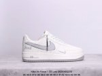 耐克 Nike Air Force 1 '07 Low 空军一号低帮，柔软、弹性十足的缓震性能和出色的中底设计，横跨复古与现代的外型结合，造就出风靡全球三十多年