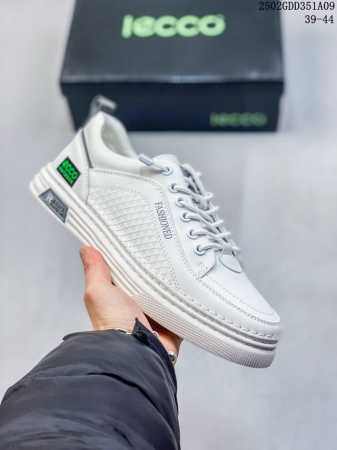 Ecco爱步 广东原版透气 配备原版三件套 防尘纸 高弹大底 全头层牛皮 新款百搭休闲款 纯手工制成 鞋面走线工整 清晰质感 原单品质 拼接运动透气网布 采用E - 点击图像关闭
