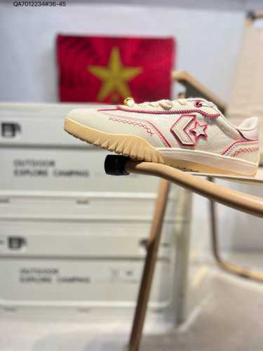 160 匡威Converse Omega Trainer Ox 蛇年限定 舒适防滑耐磨低帮休闲跑步鞋 Omega Trainer 作为两款 80 年代经典鞋型的