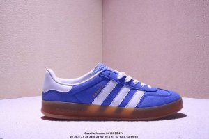 Originals Gazelle Indoor 德训系列 三叶草复古休闲运动板鞋 原装公司级 鞋面采用反绒革组合环保纤维革材质，外置Rb橡胶大底，耐磨不打滑。