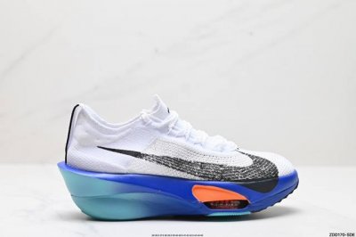 公司级新品发布 Nike Air Zoom Alphafly Next% 整体采用前作的设计语言，并且对后者的细节进行升级，马拉松和长距离路跑的性能极限设计而生