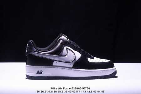 真标耐克Nike Air Force 1“07空军一号低帮百搭休闲运动板鞋。柔软、弹性十足的缓震性能和出色的中底设计，横跨复古与现代的外型结合，造就出风靡全球三 - 点击图像关闭