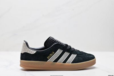 公司级Adidas Originals Gazelle Indoor 三叶草休闲防滑耐磨低帮板鞋 鞋头出色设计 塑就出众贴合感 稳固的后跟贴合足部曲线设计 软弹