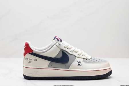 公司级耐克nike Air Force 7 空军一号低帮百搭休闲运动板鞋。柔软、弹性十足的缓震性能和出色的中底设计，横跨复古与现代的外型结合，造就出风靡全球三十 - 点击图像关闭