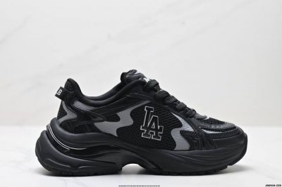 公司级Mlb New York Yankees Curve Runner 舒适百搭 防滑耐磨 低帮 流浪鞋跑步鞋 货号:3Arnspl4N 尺码:35 36 3