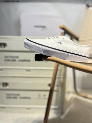 vanssk8-Low万斯范斯官方 经典复古休闲运动板鞋 高端支线原始硫化工艺 艺术来源于生活成为了Vans美学的个性潮流标志 代表着光和希望 让你变得更加明亮