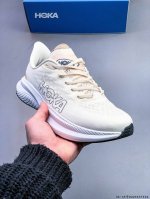Hoka Mach 6 马赫6 新一代极限轻量竞速跑鞋 Hoka全新Mach 6回弹训练与推进感提升，布局更好速度操控的灵巧性，将日常大众化，亦适合出赛穿着。M