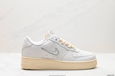 公司级nike Wmns Air Force 1 Shadow 马卡龙军空一号轻增量高低帮搭百板鞋。为典经设计注玩入味元素。 分层构结、大加中及底双重品牌标志，