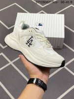 公司级Mlb New York Yankees Curve Runner 舒适百搭 防滑耐磨 低帮 流浪鞋跑步鞋 货号:3Arnspl4N 尺码:35.5 36