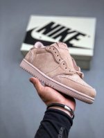 Air Jordan 1 Retro No Swoosh 低帮 无勾粉色 Aj1 乔丹1代 Aj1 乔1 低邦 无钩粉色 乔丹篮球鞋系列 整双鞋采用粉色麂皮呈现