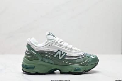 公司级新百伦new Balance 1000 系列低帮复古老爹风休闲运动跑步鞋 New Balance 在不同配色上其鞋面材质呈现不同感觉，无论是运动风抑或是高