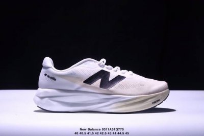 200 公司级新百伦New Balance W880系列复古老爹风休闲运动慢跑鞋 880系列是New Balance的次顶级缓震跑鞋，脚感软弹舒适，缓震性和稳定