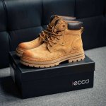 Ecco爱步男鞋大黄靴 防滑厚底马丁靴 工装靴真皮靴 适酷系列 臻选头层皮鞋面 弹性柔韧 舒适透气 带来舒适享受的脚感 贴合足底 便携简约系带设计 可自由调节松