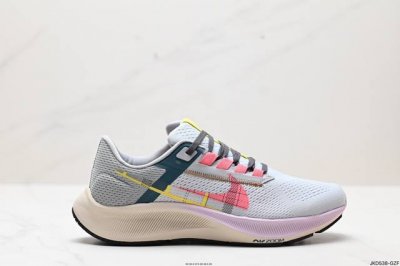 公司级耐克nike Air Zoom Pegasus 38 该鞋款出色传承跑者挚爱的贴合度和脚感，搭配全新的前足缓震配置和泡棉，塑就非凡灵敏响应性能，是一款专为