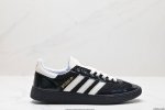 公司级adidas Handball Spezial 阿迪达斯经典款 复古休闲板鞋 全鞋漆皮鞋头 织布鞋面 牛筋耐磨大底 承载青春情怀的板鞋 经典三条杠装饰鞋侧