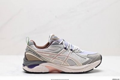 公司级亚瑟士gt-2 系列运动休闲透气专业跑鞋 鞋面的包裹性 延展性相当好 鞋头位置双层镂空能保证一定的透气性 鞋底柔软也能够兼具支撑性 采用经典鞋型 融入全新