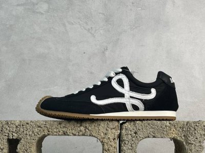 放店私 K版 罗意威Loewe 2025 Ballet Runner 新款芭蕾舞鞋 超级棒 不对称鞋头造型，作为Loewe的标志性设计 超柔软，轻便且灵活的鞋底