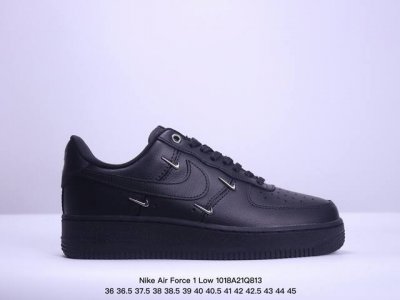 真标耐克nike Air Force 7 Lx 空军一号低帮百搭休闲运动板鞋。柔软、弹性十足的缓震性能和出色的中底设计，横跨复古与现代的外型结合，造就出风靡全球