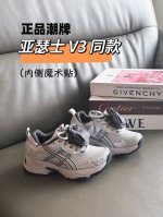 170 正品潮牌系列 亚瑟士Gel- Kahana V3同款童鞋28-37 太潮了，很多时尚达人上脚，鞋带处还有可拆卸的个性小书包，简直不要太好看了哦！