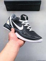 耐克Nike Kobe 6 protro Vi 科比时尚休闲运动篮球鞋 Kobe 6 Erica Var采用了复合式的鞋面，内层为透气网面，中层加载Fly Wi