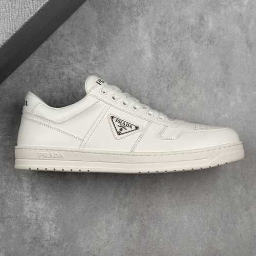 本地550 核心私 广东原装品质 普拉达Prada Downtown Low Sneakers 闹市区系列低帮系带百搭休闲运动小白板鞋“皮革黑白熊猫三角标” 男