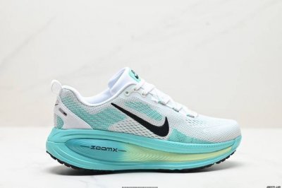 公司级nike Vomero 18 耐克 舒适减震防滑 低帮跑步鞋 全掌reactx泡绵中底 前掌和后跟还配备了air Zoom气垫单元 据说跑起来更快更舒适哦