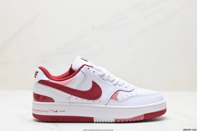 真标w Nike Gamma Force兼顾舒适脚感和出众风范，演绎匠心之作。结构性的支撑贴合感结合复古篮球设计，塑就场外全明星风范。 货号:Fq8877- 尺