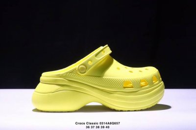 100 卡骆驰Crocs Classic Clog 卡骆驰系列休闲沙滩洞洞拖鞋凉鞋 超轻Croslite专利材料打造 鞋面更加耐用易清洗 该鞋款轻盈舒适 200