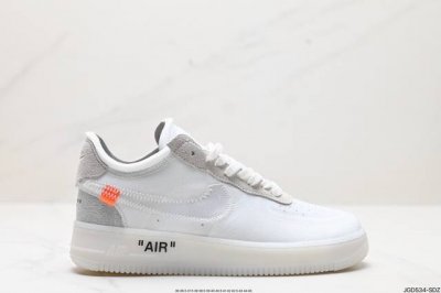 公司级the 10:Nike Force 1 Low 联名空军一号 柠檬黄 全黑配色 鞋款延续了此次联名的设计风格，整体以白色为主调，鞋身内侧同样印有大面积标语