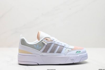 真标Adidas Originals Post Up经典低帮休闲鞋 延续篮球场基因 同时融入摩登气质 含锯齿状三条纹和绒面革鞋头盖 搭载舒适中底 展现传统本色