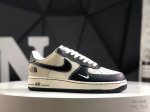 真标带半码耐克 Nike Air Force 1 ’07 空军一号低帮百搭休闲运动板鞋。柔软、弹性十足的缓震性能和出色的中底设计，横跨复古与现代的外型结合，造就