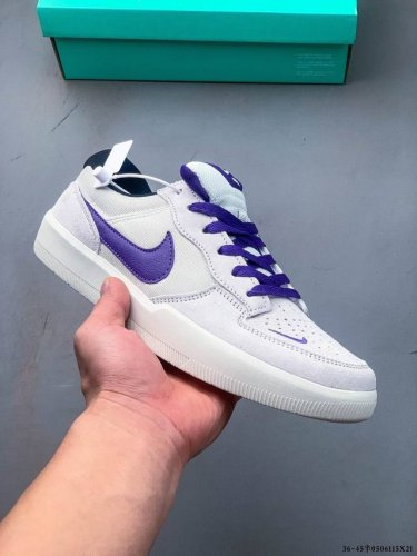 耐克Nike Sb Force 58是一款将前沿创新带入街头的单品，它具有硫化杯底，具有出色的耐用性和灵活性。使用帆布和绒面革，在饰面上放置通风口，它自始至终都