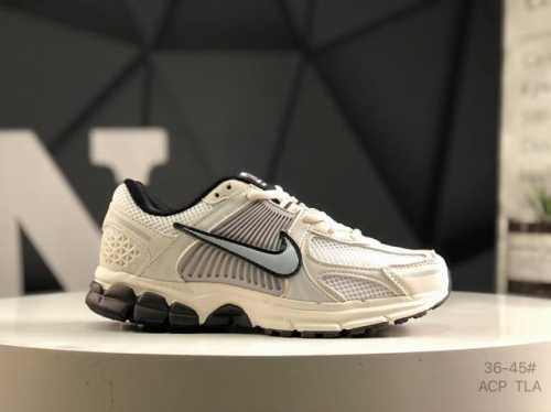 真标带半码 耐克 Nike Zoom Vomero 5 Sp 客供原厂材料 真正独立私模打造 正确鞋盒包装 脚感爆棚 百搭爆款 货号：Fj2028-001 Si