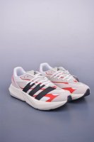 Adidas Lightblaze 阿迪透气跑步鞋 麂皮网面拼接 纯原版本 简约舒适防滑耐磨低帮 休闲老爹鞋 承载青春情怀的板鞋 经典三条杠装饰鞋侧 品牌辨识度