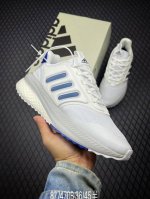 公司级阿迪adidas X_Plrphase 外底延续 Boost 系列鞋款经典的镂空设计，为了加强中底抗扭刚性，Adidas 在两层 Boost 之间加入 T