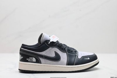 公司级Nike Air Jordan 1 Low Aj1乔1低帮休闲板鞋 同步官方配色 市场唯一独家头层皮打造 原鞋原档案开发 原厂皮料 原档冲孔鞋头 正确满胶