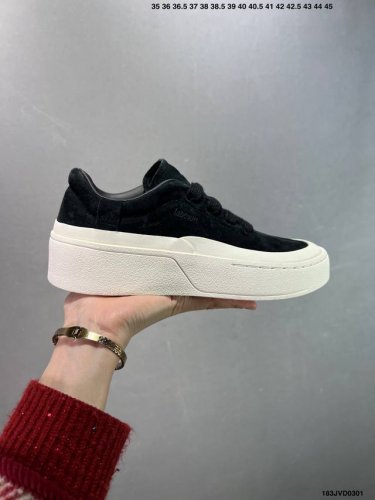 公司级Ad Labcourt 百搭休闲轻松舒适耐磨透气低帮板鞋 If1711 Fog平替单品 鞋面使用了绒毛麂皮 鞋面和鞋底连接处使用了包边处理 看起来更加精致