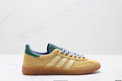 230 公司级Adidas Handball Spezial 阿迪达斯经典款 复古休闲板鞋 全鞋采用反毛皮制作 牛筋耐磨大底 承载青春情怀的板鞋 经典三条杠装饰