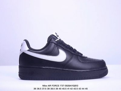 公司级耐克nike Air Force 7 空军一号低帮百搭休闲运动板鞋。柔软、弹性十足的缓震性能和出色的中底设计，横跨复古与现代的外型结合，造就出风靡全球三十