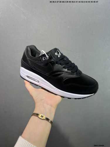 公司级耐克 Nike Air Max1 Sp混合科技 透气后掌半气垫慢跑鞋 兼具非凡优质外观和出色穿着体验！性能出众的一双透气鞋面后置半掌气垫运动鞋。货号：Dc