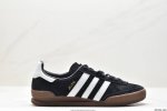 真标阿迪达斯 Adidas Originals Jeans 复古低帮时尚板鞋 看它第一眼 你觉得它像不像 当下热门鞋款 “Samba” 它其实是诞生于 1979