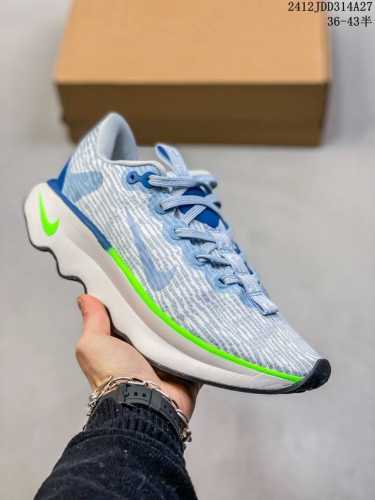 耐克 Nike Motiva 耐克夏季透气缓震波浪跑鞋 Dv1238 鞋底采用夸张的弯曲几何设计，塑造弧形摇杆造型，助力轻松向前。顺畅迈步体验上脚即知，令你乐在