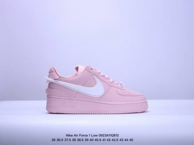 耐克nike Air Force 1 Low 空军一号 低帮百搭休闲运动板鞋 柔软、弹性十足的缓震性能和出色的中底设计，横跨复古与现代的外型结合，造就出风靡全球