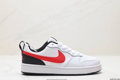 真标耐克 Nike Court Borough 低帮百搭透气休闲运动板鞋，经典耐用的设计，兼顾舒适脚感和出众风范，演绎匠心之作。结构性的支撑贴合感结合复古篮球设