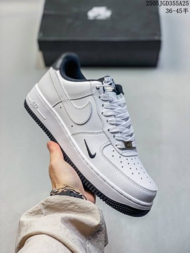 公司带半码 耐克Nike Air Force 1 07 空军一号低帮百搭休闲运动板鞋 柔软 弹性十足的缓震性能和出色的中底设计 横跨复古与现代的外结合 造就出风