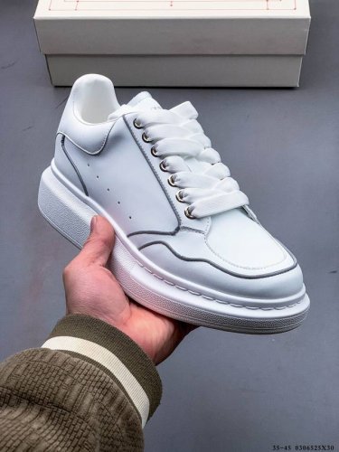 210 Alexander Mcqueen 麦昆 经典款 想不出有任何理由不收它！面料采用进口丝绸亚光原版牛皮（最新材料）水染羊皮内里，牛皮垫脚 原版大底 回弹