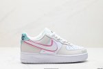 公司级耐克nike Air Force 1‘07 空军一号低帮百搭休闲运动板鞋。柔软、弹性十足的缓震性能和出色的中底设计，横跨复古与现代的外型结合，造就出风靡全