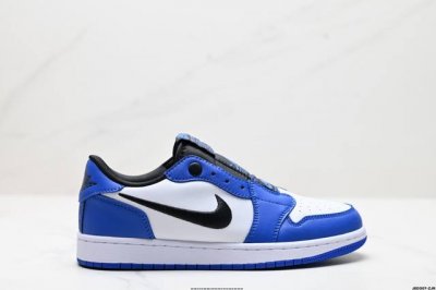 公司级Air Jordan 1 Low Slip Shadow 全新配色 刺绣勾 解构风 乔丹篮球鞋系列 这款特别版采用无鞋带设计 容易穿脱 更有独特刺绣Swo