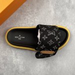 本地 核心私 Louis Vuitton 2025 专柜 春夏新款 最高限定 专柜上新 Lv情侣厚底魔术贴拖鞋 明星同款 网红博主推荐 ◆ 原版开模 代购版本