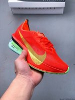 公司级！Nike耐克Vaporfly 4 新款男子公路竞速专业跑步鞋 Nike Vaporfly 4 作为该系列最轻男女公路竞速跑步鞋，简约利落，助力你轻松征服